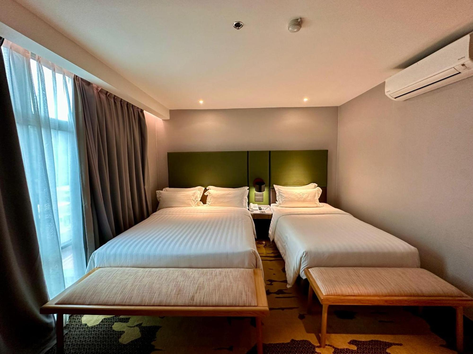 King Park Hotel Kota Kinabalu Bagian luar foto