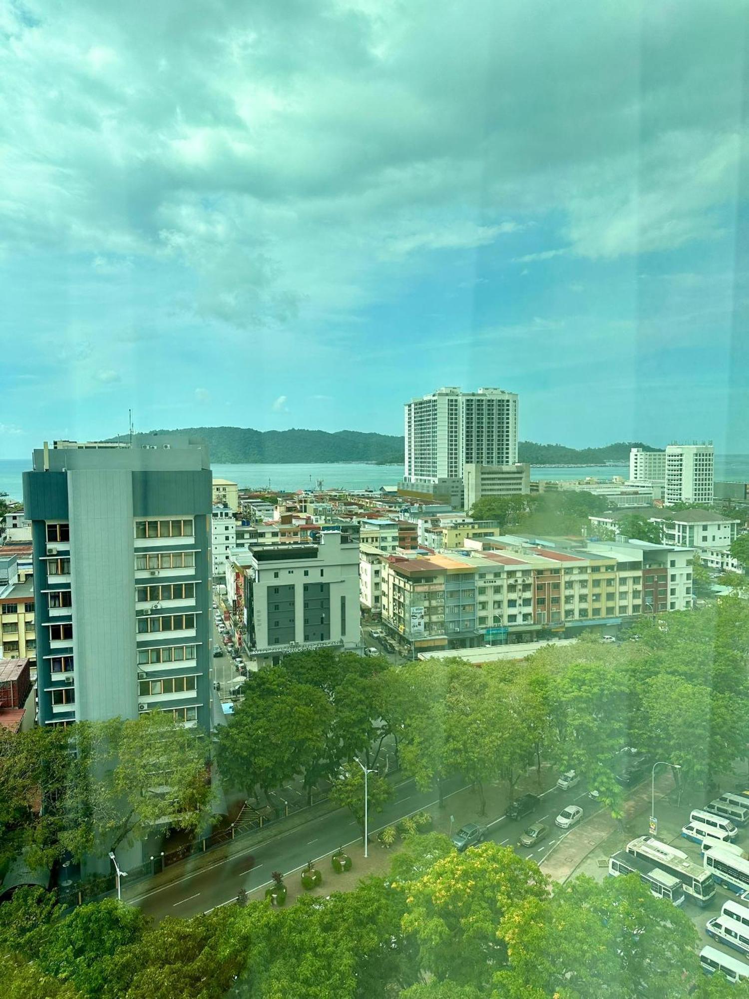 King Park Hotel Kota Kinabalu Bagian luar foto